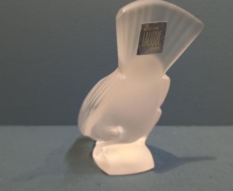 Lalique Opalescent Feeding Bird - Image 4