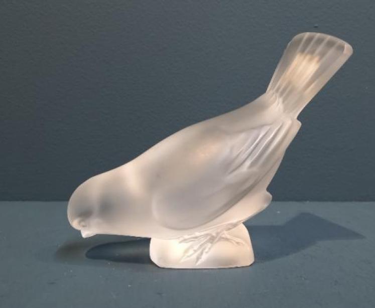 Lalique Opalescent Feeding Bird - Image 6