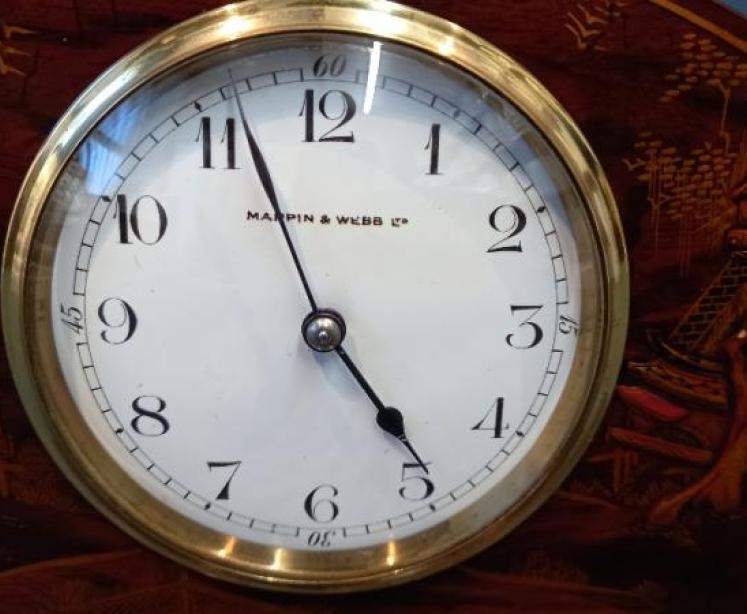 Edwardian Figured Walnut Chinoiserie Mantel Clock  - Image 3