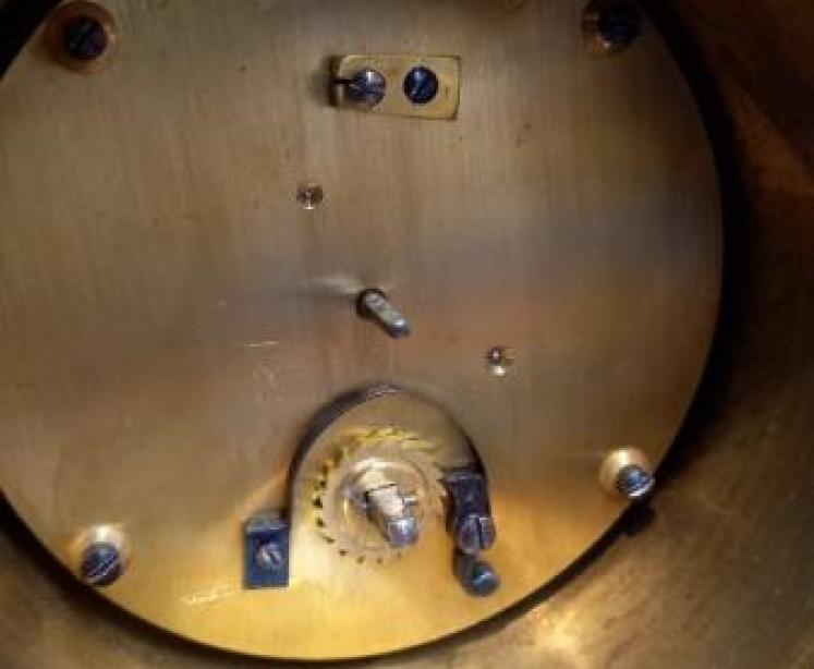 Edwardian Scalloped Top Inlaid Mantel Clock - Image 6