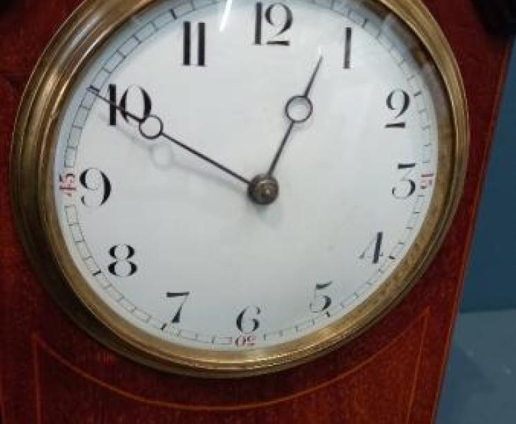 Edwardian Satinwood Banded Mantel Clock - Image 3