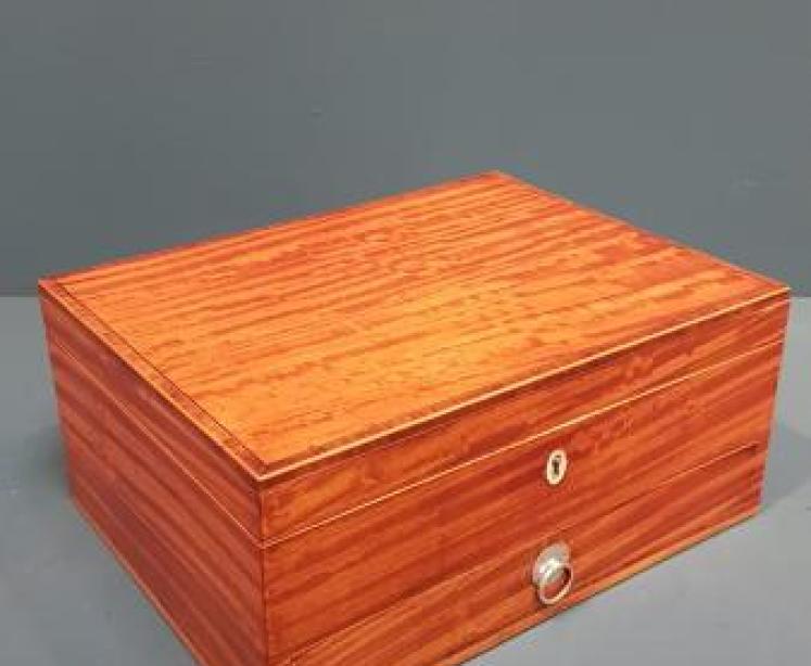 Fine Quality Victorian Satinwood Needlework Box - Image 4