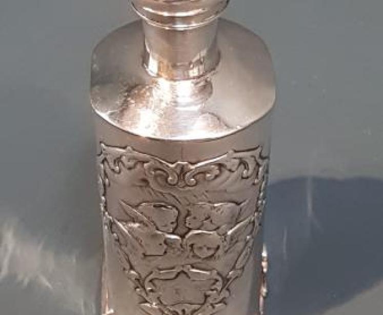 Silver Scent Bottle Cover by William Comyns - Image 3