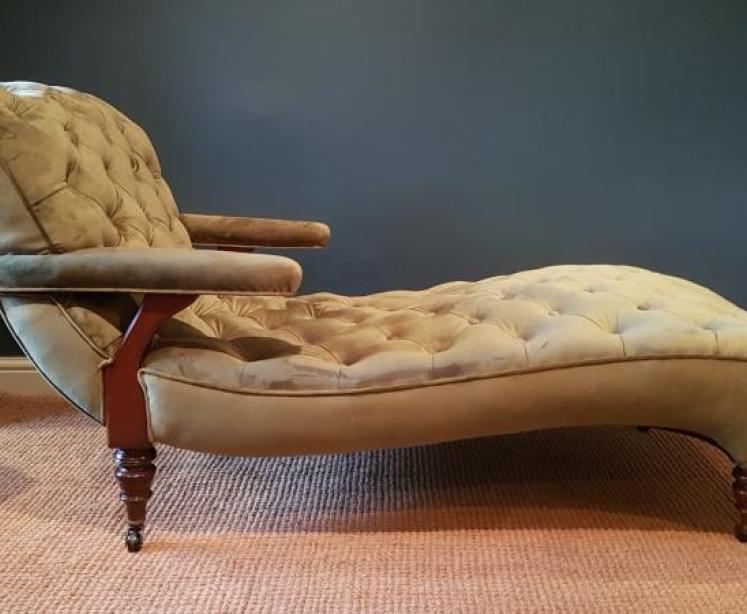 Superb Victorian Walnut Framed Chaise Longue - Image 1