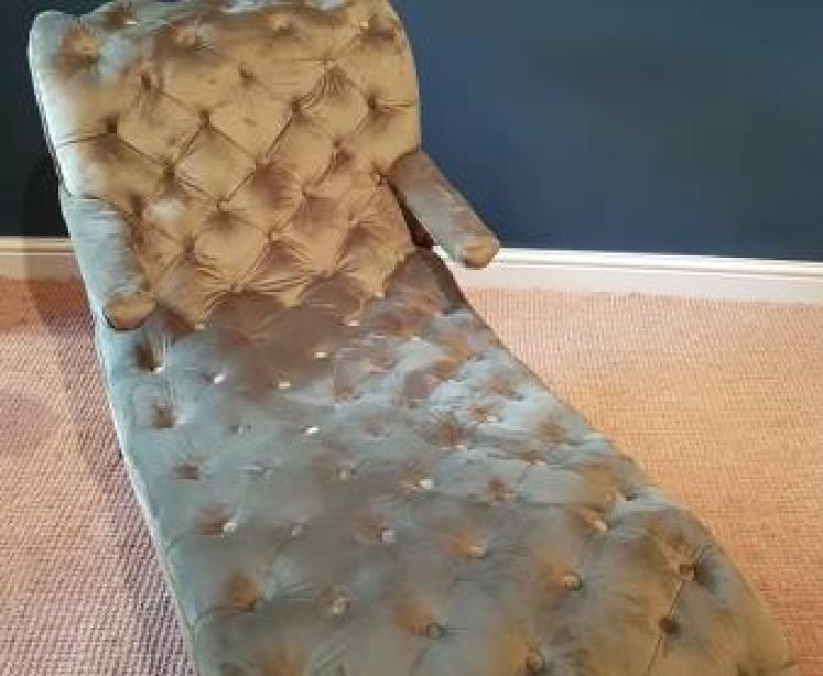 Superb Victorian Walnut Framed Chaise Longue - Image 2