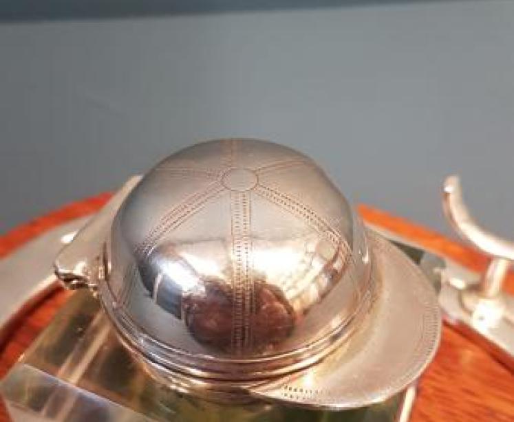 Victorian Oak Horse Racing Themed Pen & Inkstand - Image 4