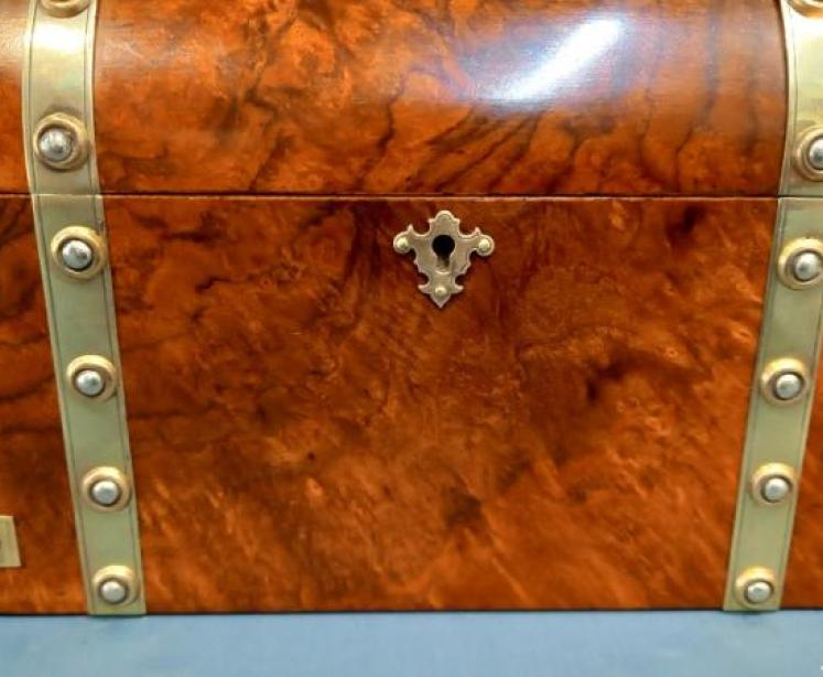 Mid Victorian Burr Walnut Dome Top Letter Casket - Image 4