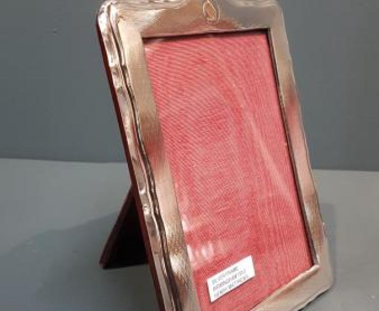 George V Engine Turned Silver Photo Frame - Image 2