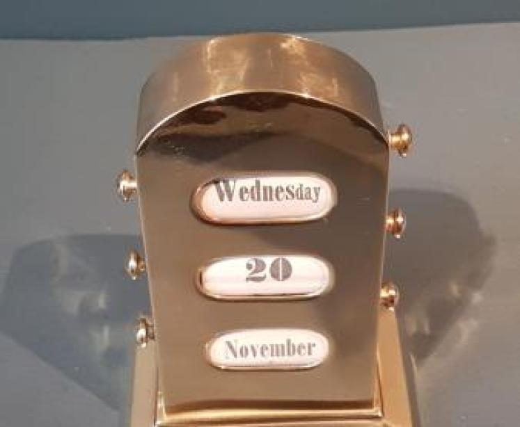 Edwardian Brass Perpetual Desk Calendar - Image 4