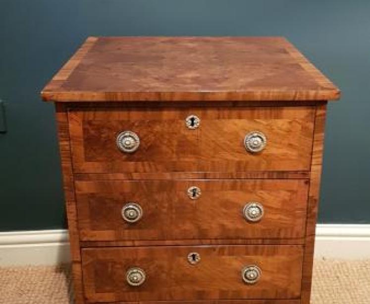 Small Victorian Burr Walnut Chest of Drawers - Image 7
