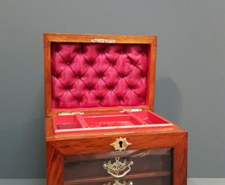Victorian Walnut Jewellery Box - Image 1