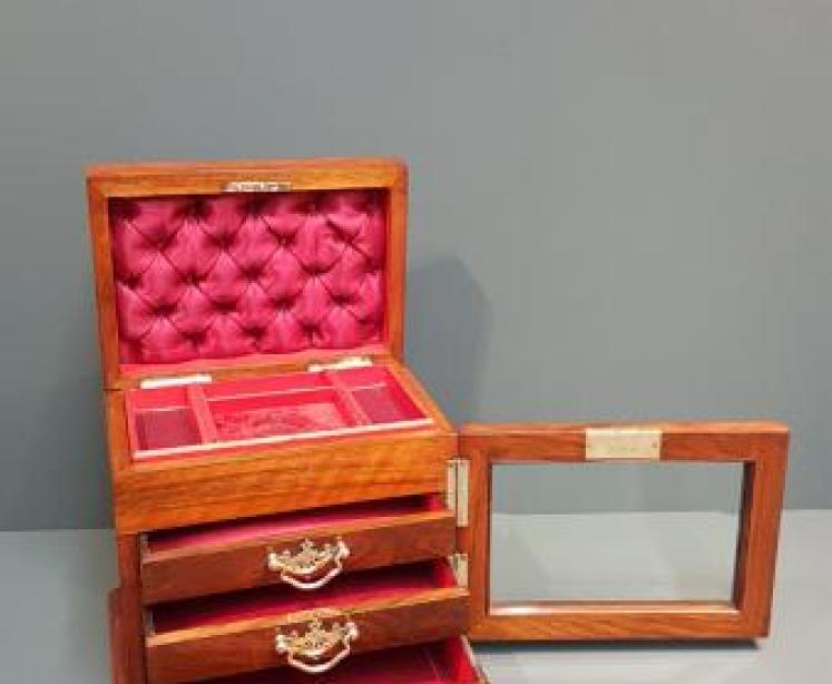Victorian Walnut Jewellery Box - Image 2