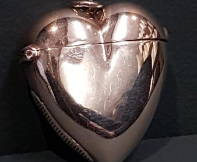 Victorian Silver Heart Shaped Vesta Case - Image 1
