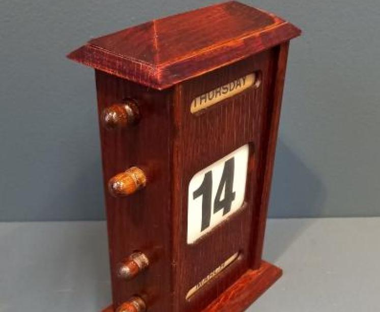 Edwardian Oak Perpetual Desk Calendar - Image 6