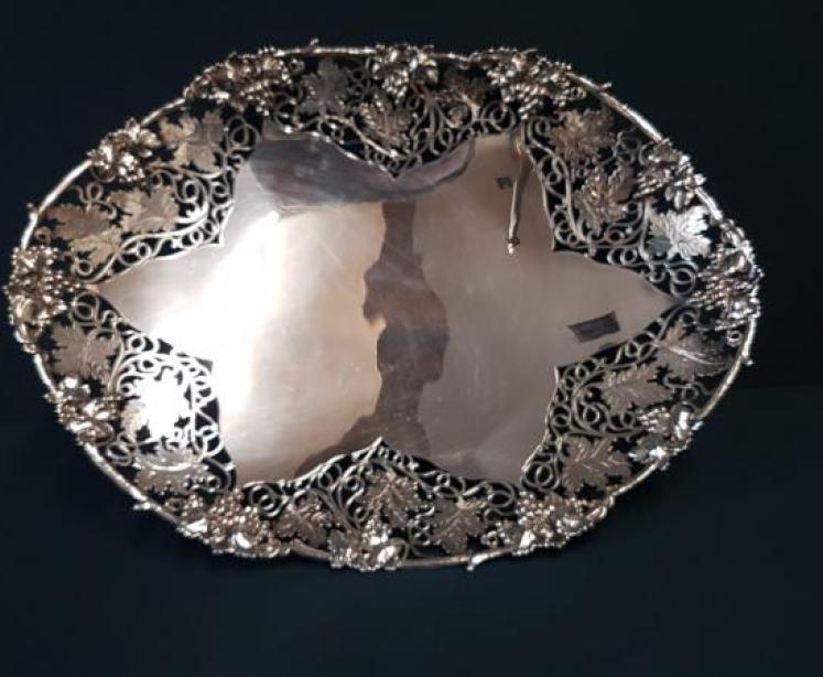 Fine Quality Solid Silver Grape Dish - Image 2