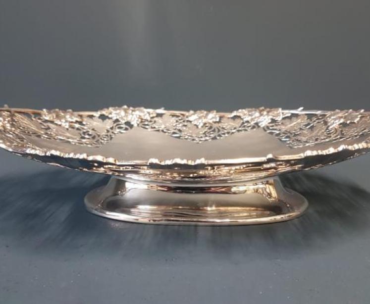 Fine Quality Solid Silver Grape Dish - Image 4