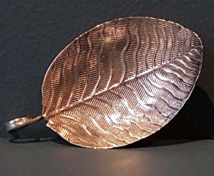 Unusual George III Silver Leaf Caddy Spoon  - Image 3
