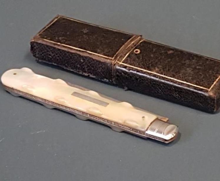 Victorian Silver and Mother of Pearl Pen Knife  - Image 2