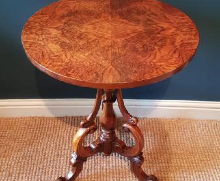 Fine Victorian Burr Walnut Lamp Table  - Image 7