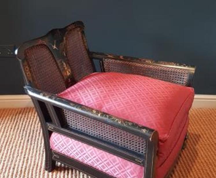 Edwardian Chinoiserie Decorated Bergere Suite - Image 6