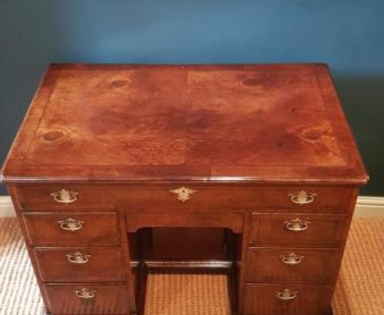 George III Walnut Kneehole Desk - Image 2