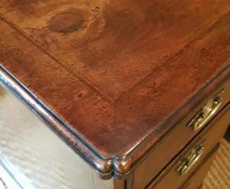 George III Walnut Kneehole Desk - Image 3