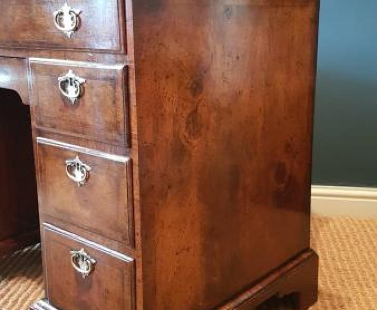 George III Walnut Kneehole Desk - Image 6