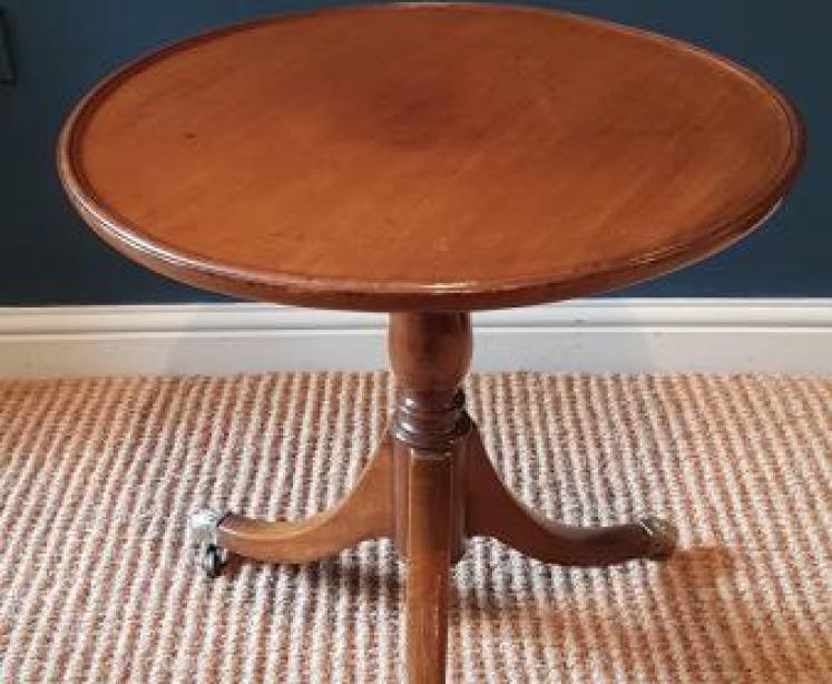 Regency Low Proportioned Lamp Table - Image 1
