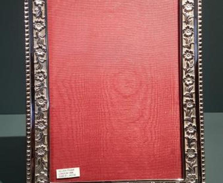 Large Victorian Silver Photo Frame - Image 1