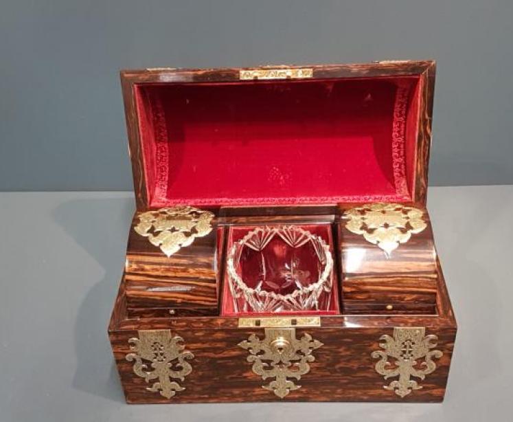 Fine Quality Early Victorian Tea Caddy - Image 1