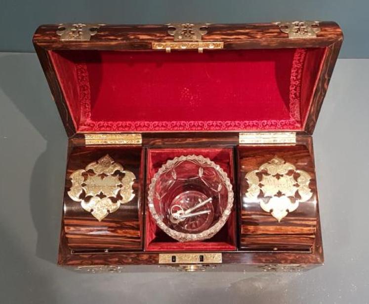 Fine Quality Early Victorian Tea Caddy - Image 7