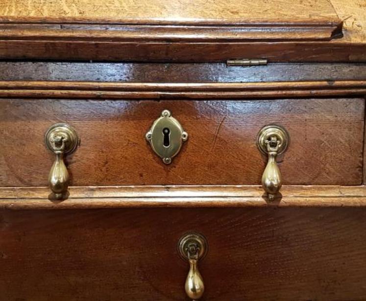 George I Figured Oak Bureau - Image 5