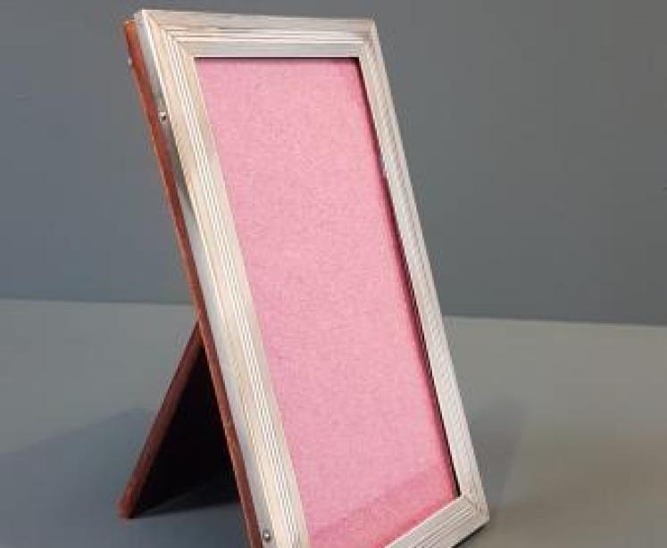 George V Silver Engine Turned Photo Frame - Image 5