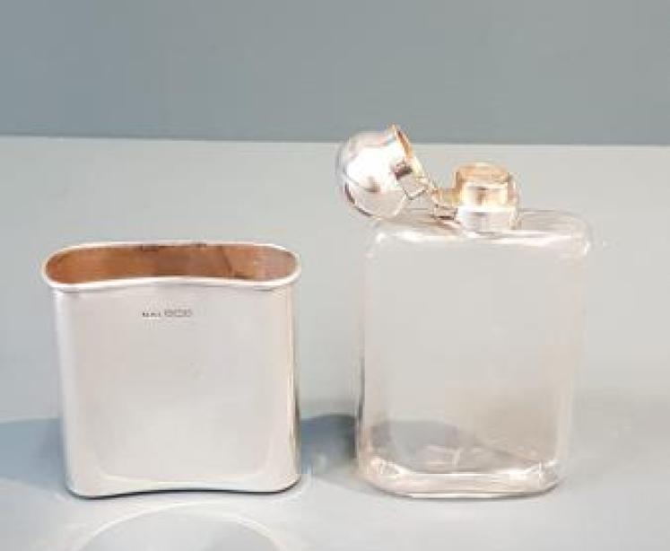 Edwardian Silver Kidney Shaped Hip Flask - Image 3