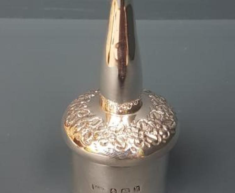 Silver Glove Powderer  - Image 1