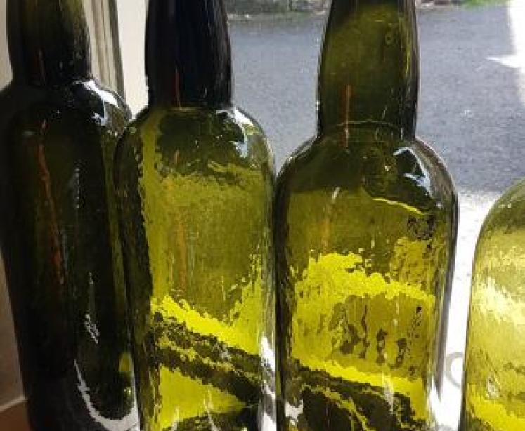 Set of 10 Large Late Victorian Sandemans Port Bottles - Image 5