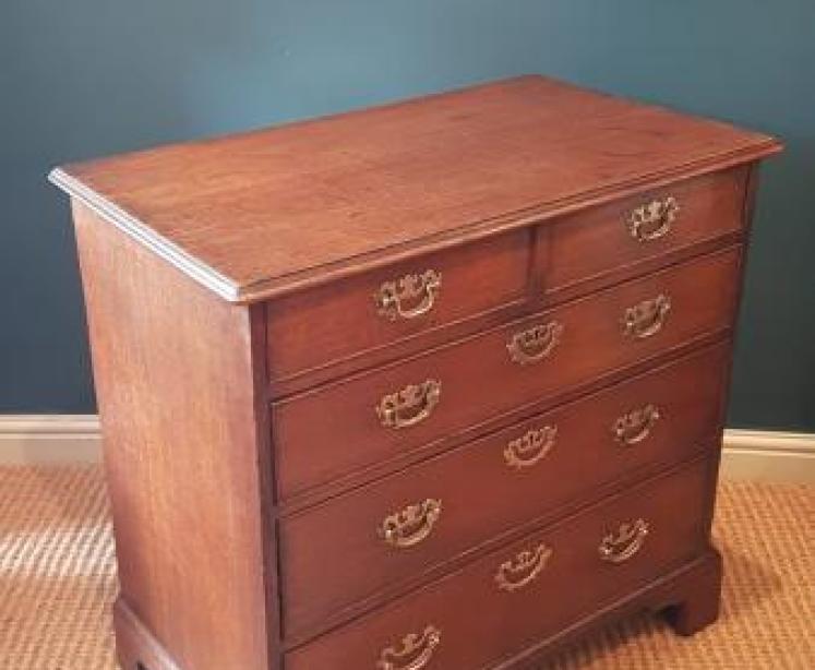 Superior Quality George III Oak Chest of Drawers  - Image 4