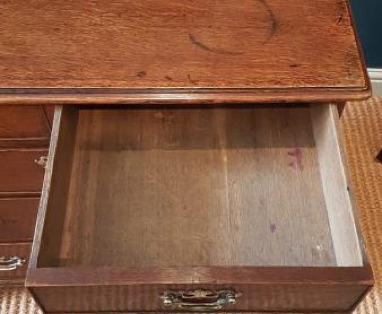 Superior Quality George III Oak Chest of Drawers  - Image 5