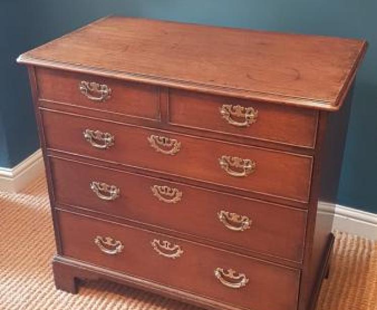 Superior Quality George III Oak Chest of Drawers  - Image 6