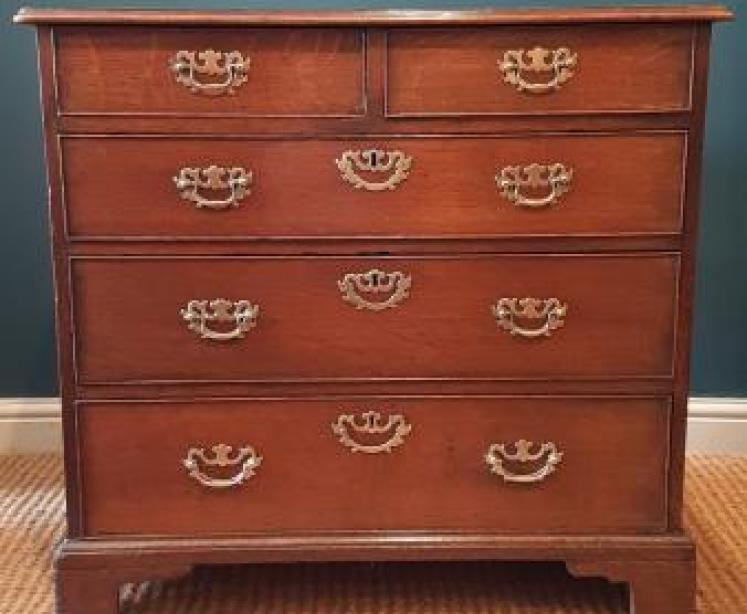 Superior Quality George III Oak Chest of Drawers  - Image 7