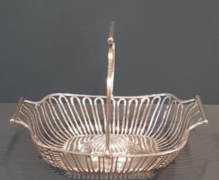 Fine Quality Victorian Silver Bread Basket - Image 7