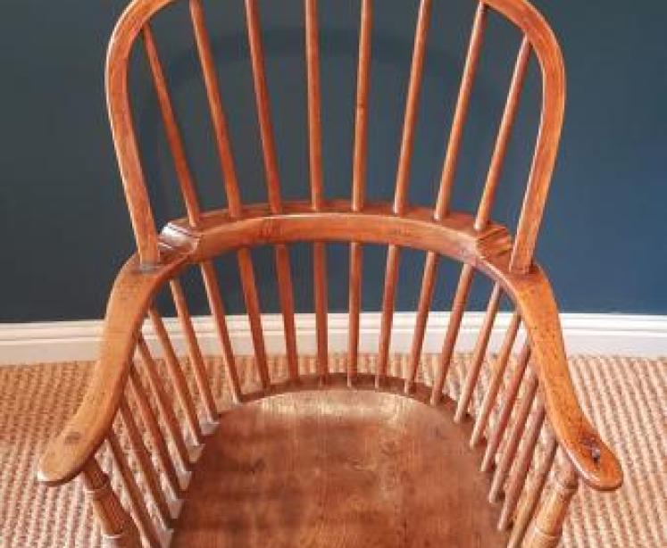 George III Sycamore and Ash Comb Back Windsor Chair - Image 2