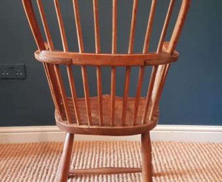 George III Sycamore and Ash Comb Back Windsor Chair - Image 3