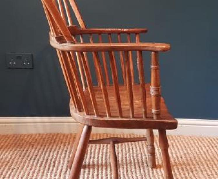 George III Sycamore and Ash Comb Back Windsor Chair - Image 4