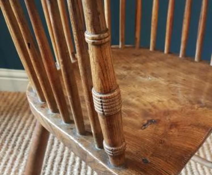 George III Sycamore and Ash Comb Back Windsor Chair - Image 6