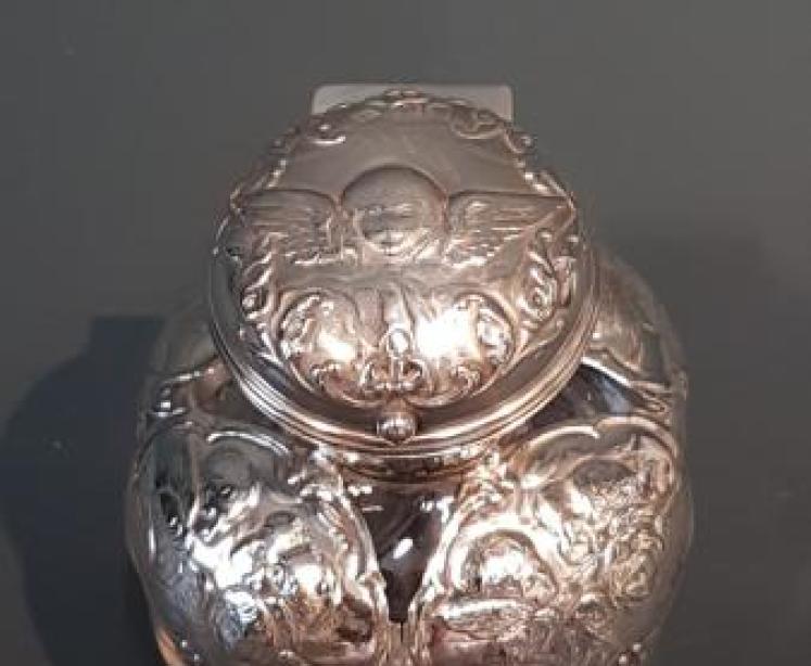 Outstanding Quality Scent Bottle by William Comyns - Image 6