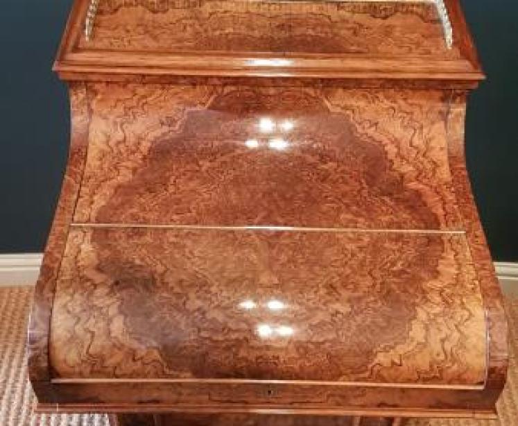 Fine Quality Victorian Burr Walnut Harlequin Davenport  - Image 4