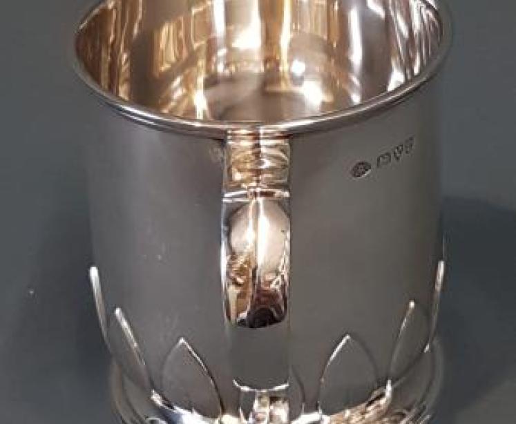 George V Chester Silver Mug - Image 2