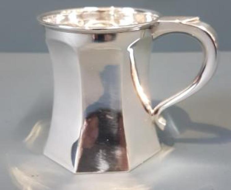 George V Silver Octagonal Mug - Image 3