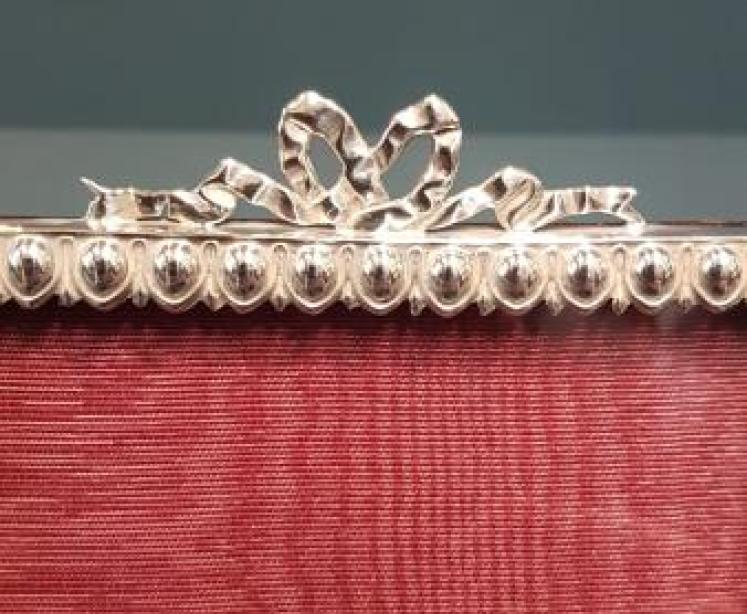 Victorian Silver Ribbon Crest Photo Frame - Image 3